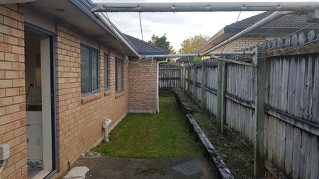 Family-Friendly 3-BDR | Botany Downs School Zone - Photo 2