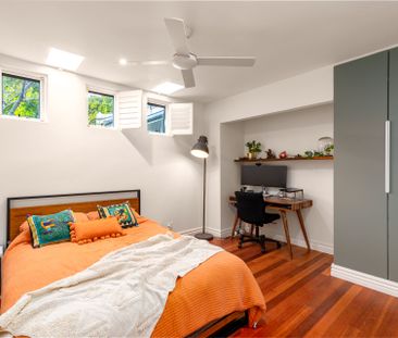 Incredible contemporary townhouse with architectural edge! - Photo 4