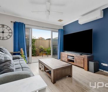 Low-Maintenance Townhouse in a Prime Craigieburn Location - Photo 4