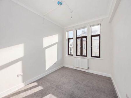 3 bedroom flat to rent - Photo 3