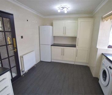 3 bedroom terraced house to rent - Photo 2
