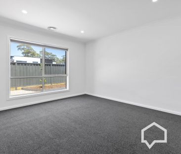 8 Frogmouth Avenue Strathfieldsaye VIC - Photo 2