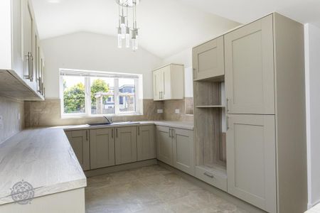 4 bedroom detached house to rent - Photo 5