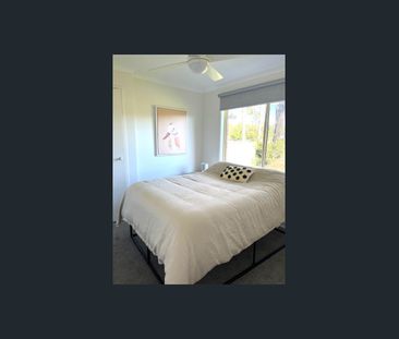 Fully Furnished 4 Bedroom 2 BathromHome in Broulee - Photo 4