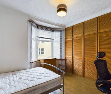 4 bedroom terraced house to rent - Photo 5