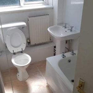 2 bedroom property to rent in Glasgow - Photo 2