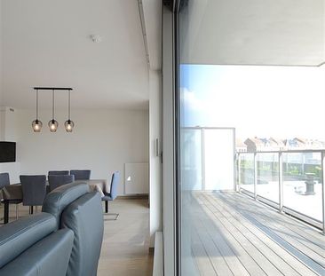 Recent appartement met ruim terras en garage te huur in Ieper. - Photo 1