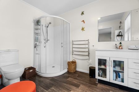 This spacious 4-bedroom, 2-bathroom home is located in the heart of Pukete, one of Hamilton's most sought-after areas for rental properties. - Photo 5