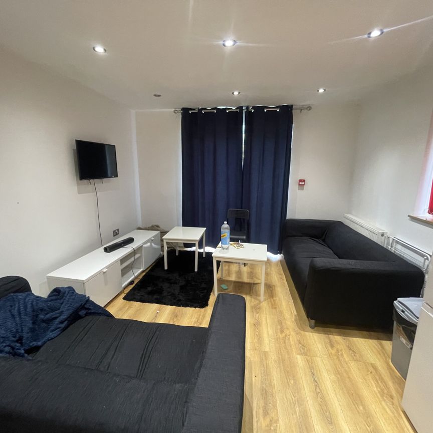 Hyde Park Terrace - Photo 1