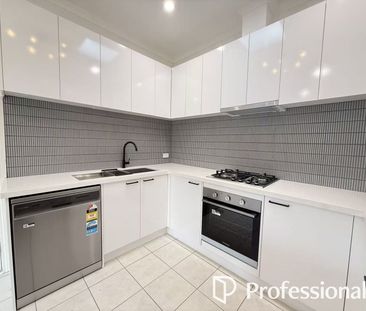 Modern Style and Convenience - Photo 3
