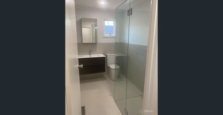 Light filled and private - Photo 5