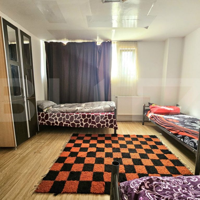 Casa 12 camere, cazare - Fotografie 1