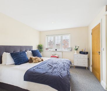 3 bedroom House in Willow Close, Maidenhead - Photo 2