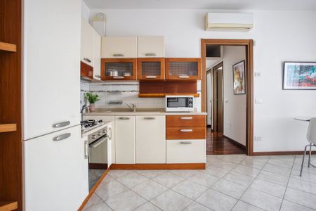 Cozy single room with window in Milan - Photo 4