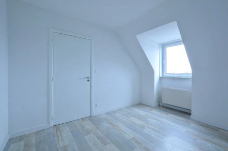 Vernieuwd appartement met 2 slaapkamers te huur te Oostende - Photo 5