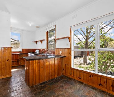 Charming Coastal Cottage - Convenience, Comfort & Character - Photo 5