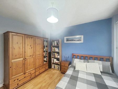 5 bedroom detached house to rent - Photo 4