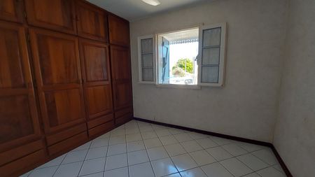 Location Maison 4 pièces 130m² LA RIVIERE 97421 - Photo 3