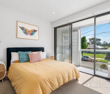 10 Ayton Street, Ivanhoe - Photo 2