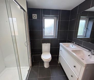 2 bedroom end of terrace house to rent - Photo 5