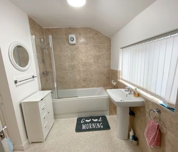 Room in a Shared House, Mere Avenue, M6 - Photo 3