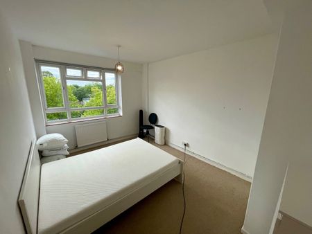 2 Bed Flat, Allenswood, SW19 - Photo 3