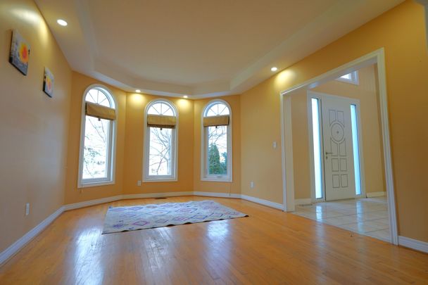 For Lease - 3 Village Green Drive, Vaughan, Ontario - Photo 1