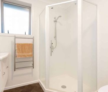 Modern 3BR Townhouse in Hamilton East - Photo 4