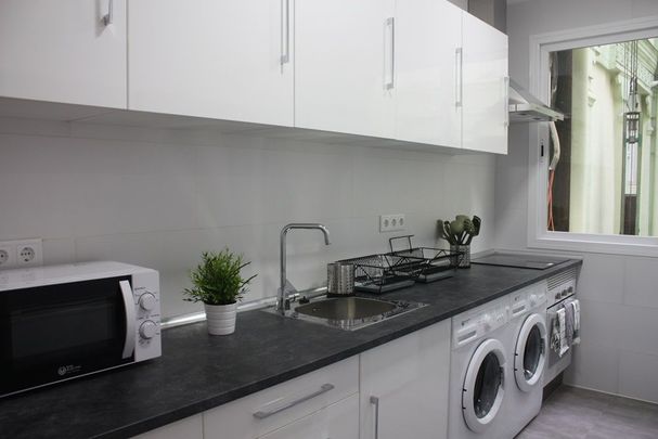 Room with double bed in Puerta del Sol - Photo 1