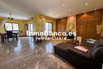 Luxury Villa for rent in Chiva, Spain