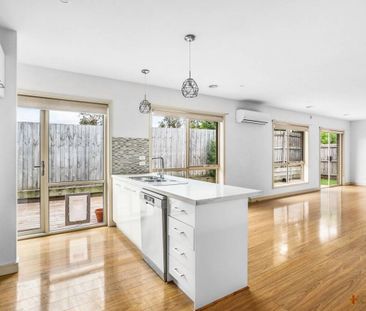 MODERN & SPACIOUS | LIGHT FILLED | WALK TO THE BEACH - Photo 6