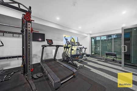 2 BEDROOM BRIGHT APARTMENT - CITY LIVING ! - Photo 3