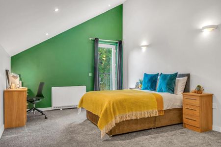 3 bedroom flat to rent - Photo 3