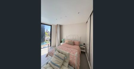 Modern 1-Bedroom Apartment in Prestigious St Boulevard - Photo 5