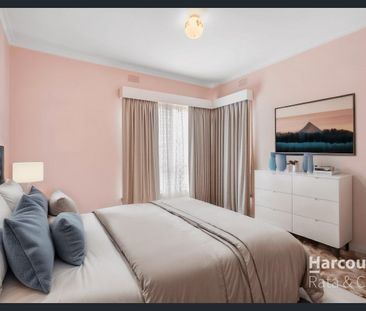 Spacious Family Home in the Heart of Lalor - Photo 6
