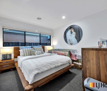 Modern Family Living with Space, Style & Entertaining Appeal - Photo 6