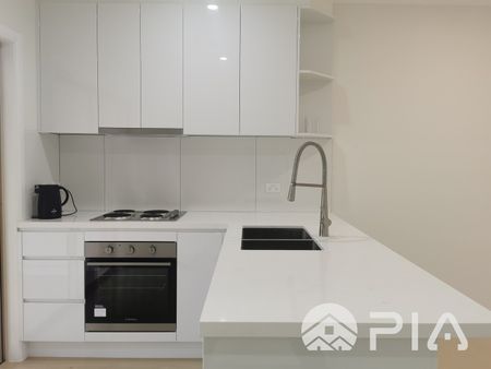 Modern 2 bedroom house For lease now!! Entrance on leftside of 97 Lansdowne Street, Parramatta - Photo 3