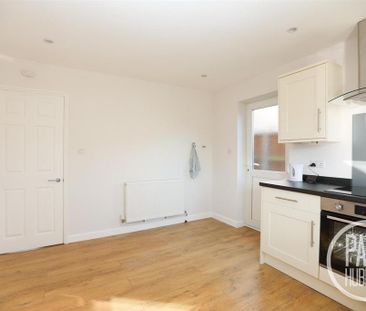 3 bedroom detached bungalow to rent - Photo 6