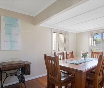 Split level family home. - Photo 3