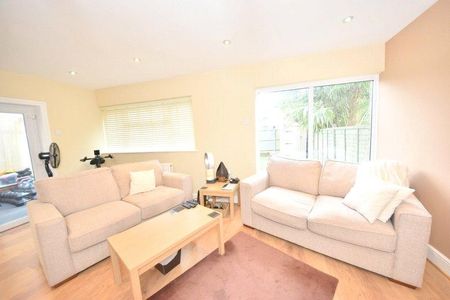 3 bedroom link detached house to rent - Photo 2