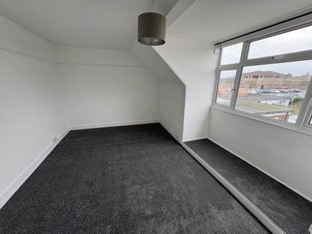 3 bedroom flat to rent - Photo 3