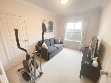 “Stunning Family Home with 2 Living Areas + Study” - Photo 5
