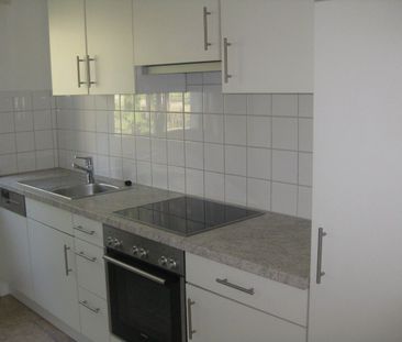 Teilrenovierte 2-Zimmerwohnung mit moderner Küche und Badezimmer - Photo 3