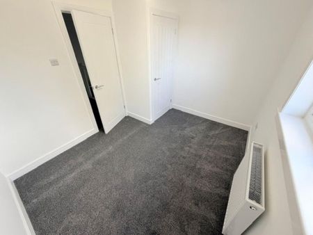 3 bedroom end of terrace house to rent - Photo 4