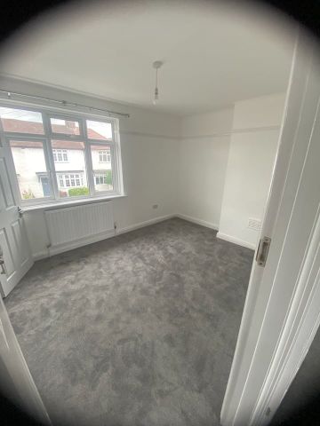 3 Bed End Terrace, Waite Davies Road, SE12 - Photo 3