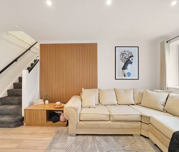 4 Bed Semi-Detached House, Barnsdale Road, RG2 - Photo 3