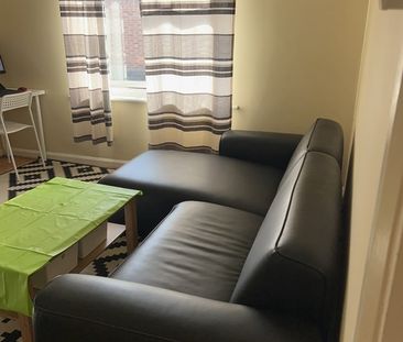 Room in a Shared Flat, Taylors Green, W3 - Photo 2