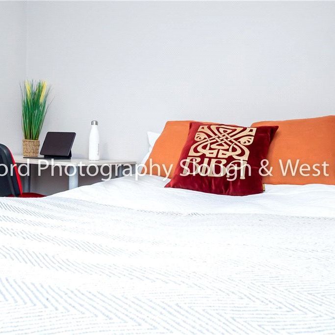 Park Barn East, Guildford, Surrey, GU2 8EW - Photo 1