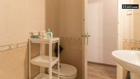 Rooms for rent in 3-bedroom apartment in La Vila De Gracia - Foto 5