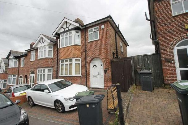 Strathmore Avenue, Luton, LU1 - Photo 1